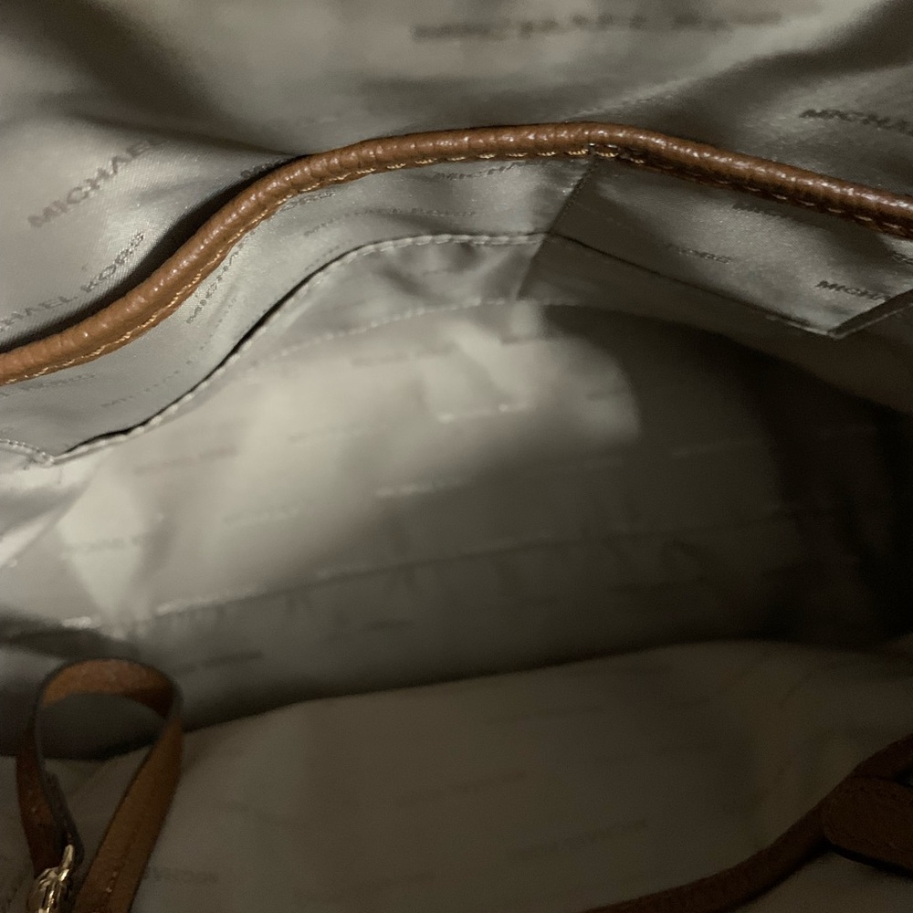 MK Leather tote purse 👜 - Picture 6 of 9